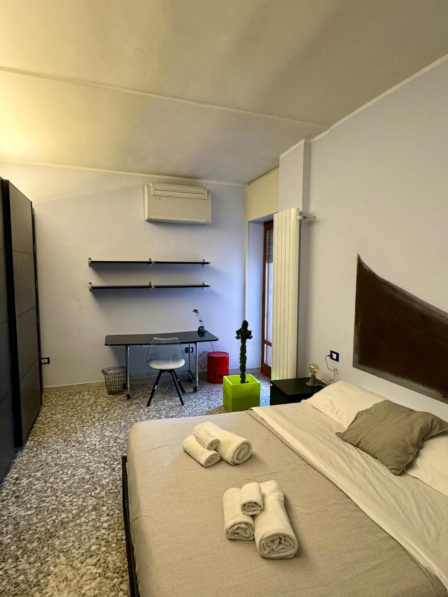 4 Balconi House- Appartamento Moderno A Lecce Exterior foto